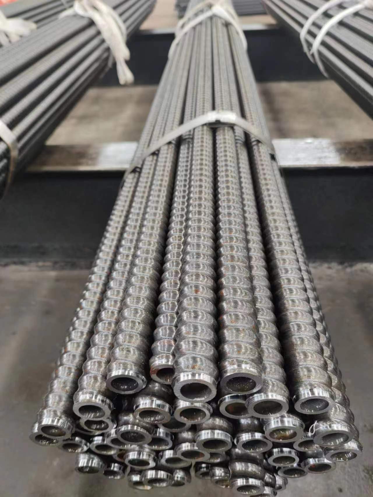 Self drilling anchor bar